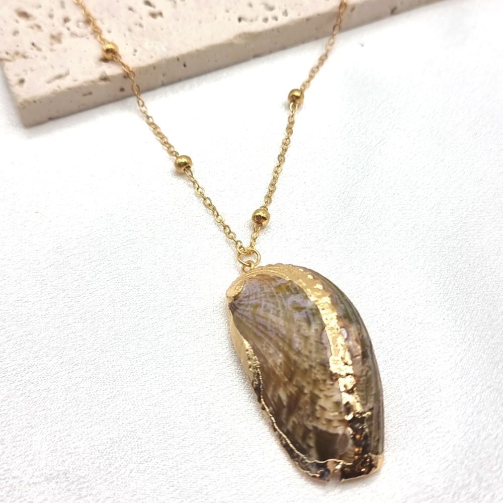 New! Gold Plated Shell Pendant Necklace With Gold Beaded Chain.